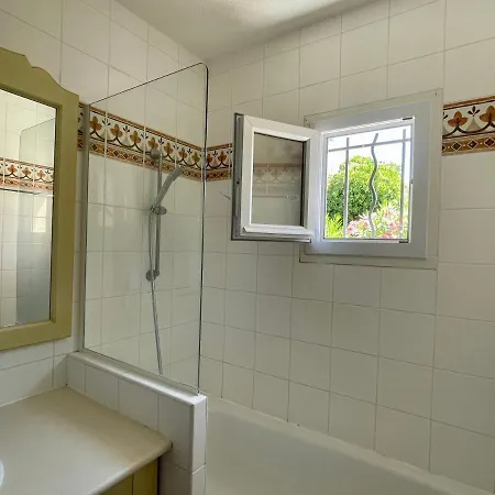 아파트 Appartement, Parc Arbore, Piscine Panoramique Sur Golf De St Tropez *