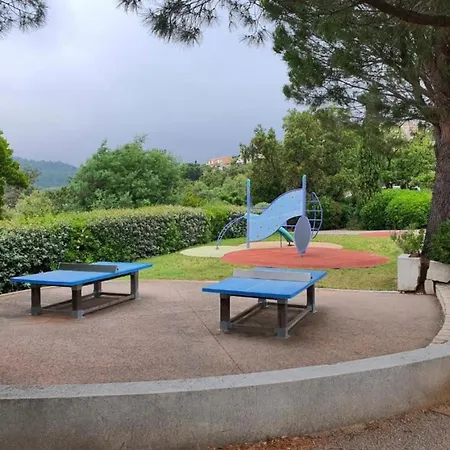 Appartement, Parc Arbore, Piscine Panoramique Sur Golf De St Tropez 아파트 *